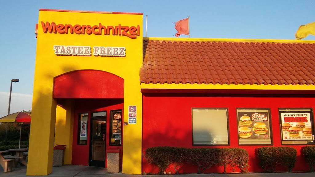 Wienerschnitzel | restaurant | 2870 Grant Line Rd, Tracy, CA 95304, USA | 2098307070 OR +1 209-830-7070