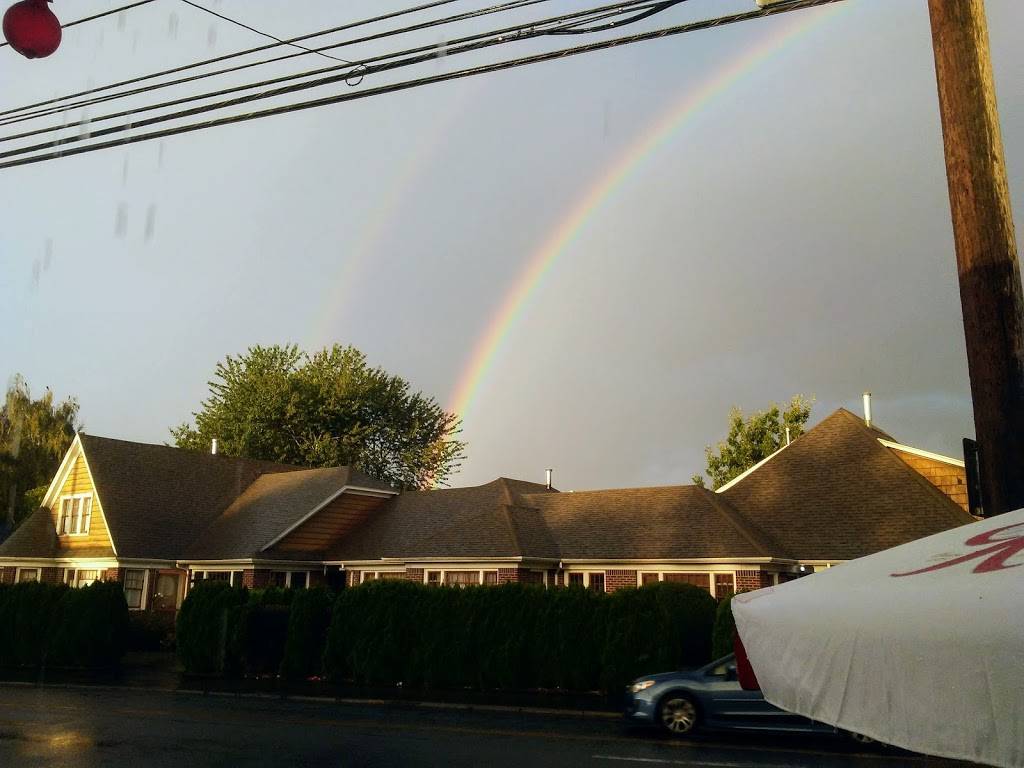 Houndogs Bar & Grill | restaurant | 4463 SE Milwaukie Ave, Portland, OR 97202, USA | 5032323547 OR +1 503-232-3547