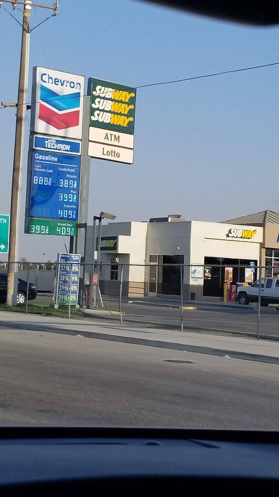 Subway | restaurant | 1999 Taft Hwy, Bakersfield, CA 93313, USA | 6618270472 OR +1 661-827-0472