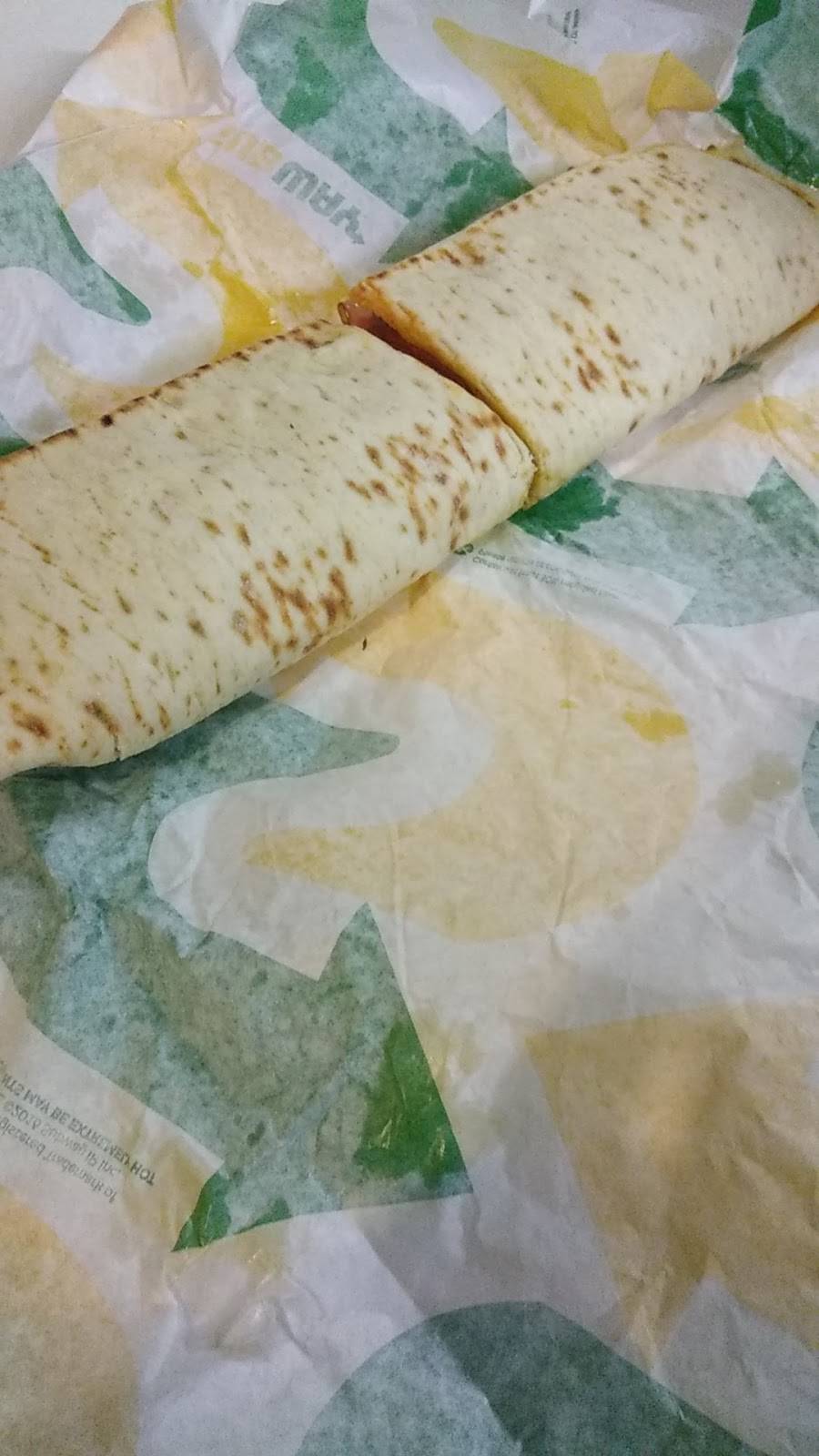 Subway Restaurants | restaurant | 2421 N Clark St, Chicago, IL 60614, USA | 7733607262 OR +1 773-360-7262