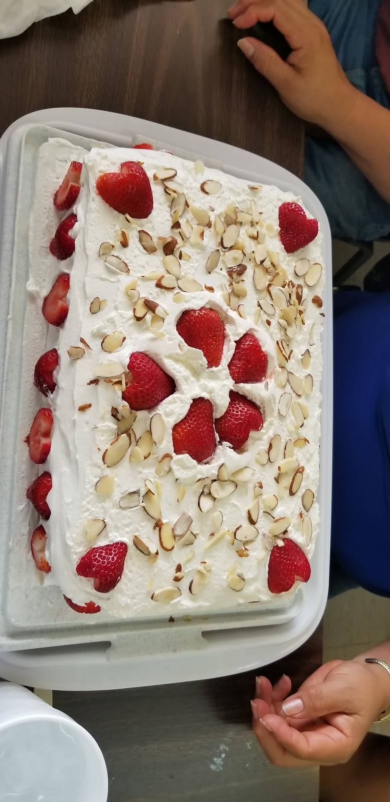 Mikeskas Bar-B-Q & Catering | restaurant | 22730 US-59, El Campo, TX 77437, USA | 8003882552 OR +1 800-388-2552