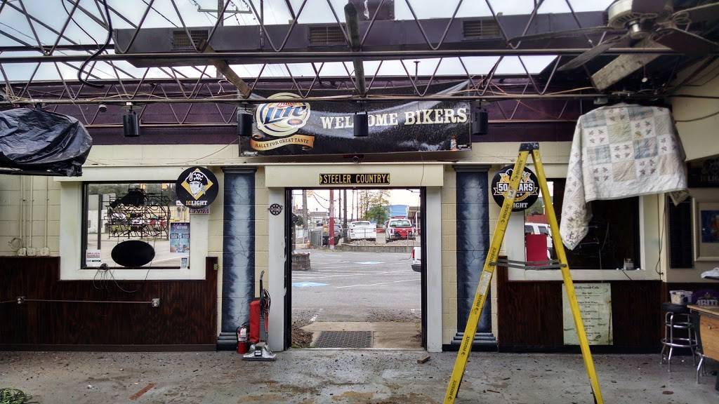 Hollywood Cafe and Sports Bar | restaurant | 2917 Duss Ave, Ambridge, PA 15003, USA | 7242661933 OR +1 724-266-1933