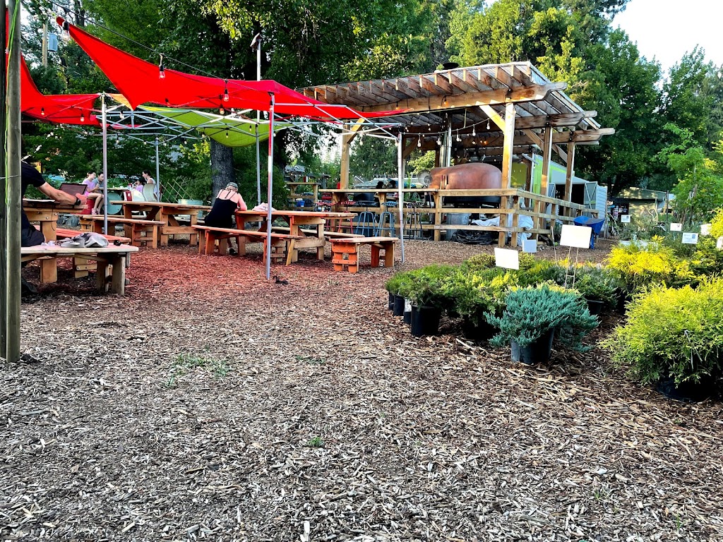 The Garden Tap | restaurant | 1172 S Mt Shasta Blvd, Mt Shasta, CA 96067, USA | 5305688101 OR +1 530-568-8101