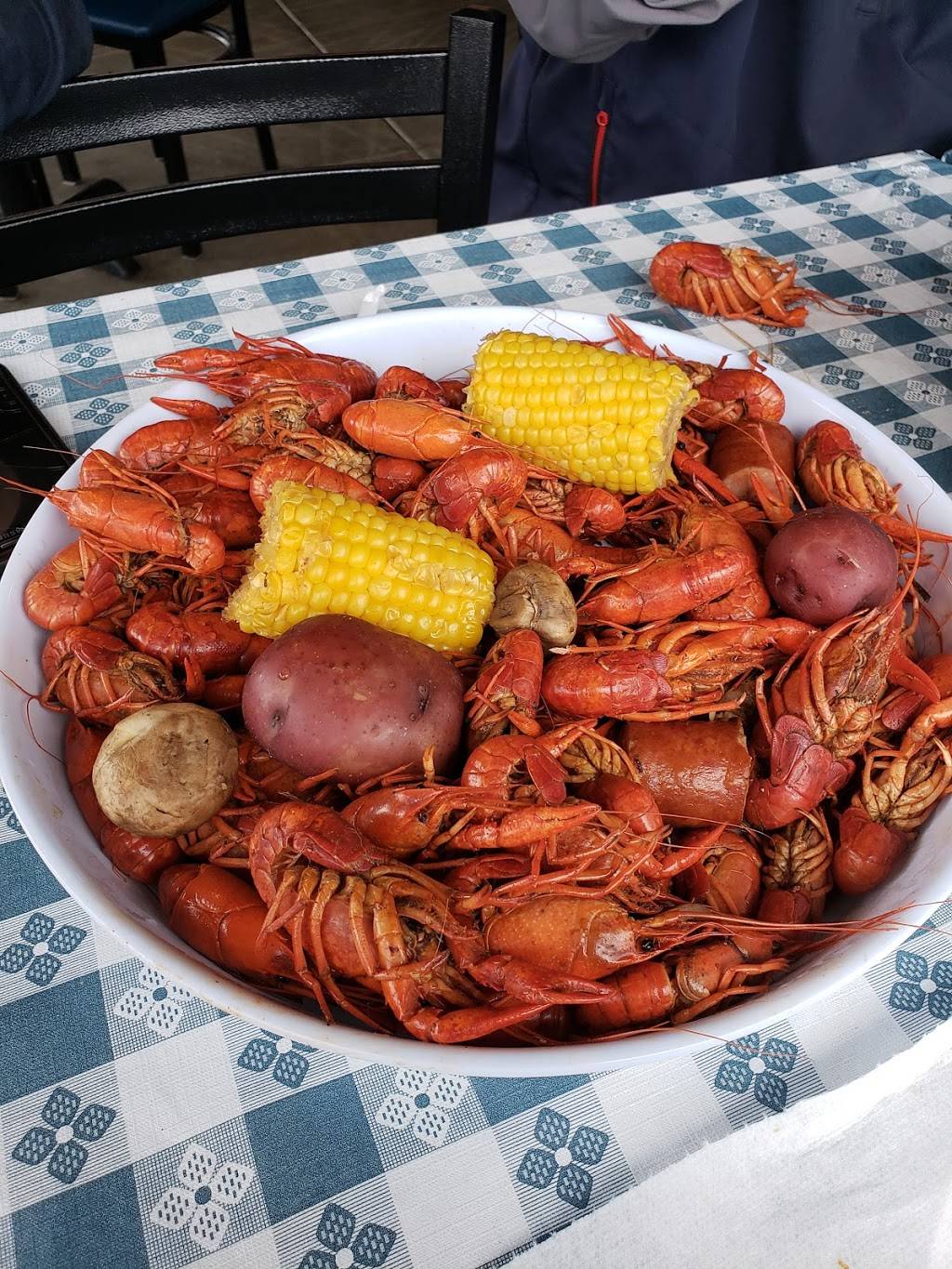 Champys | restaurant | 6925 Lee Hwy, Chattanooga, TN 37421, USA | 4238032800 OR +1 423-803-2800