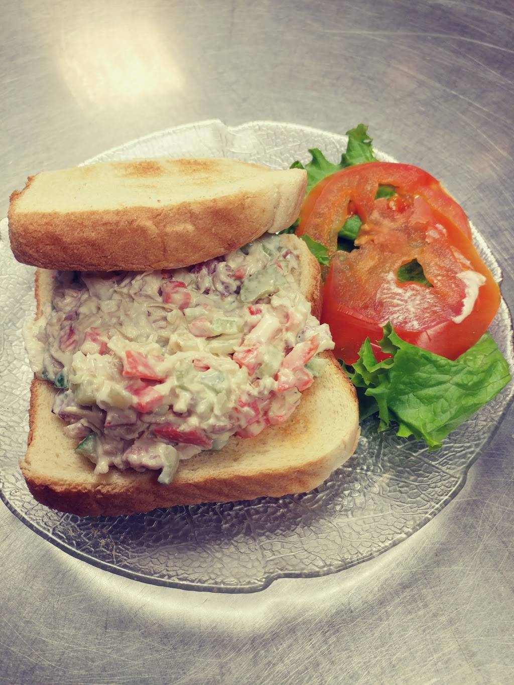 The Lake House | restaurant | 2822 N Center St, Maryville, IL 62062, USA | 6182882200 OR +1 618-288-2200