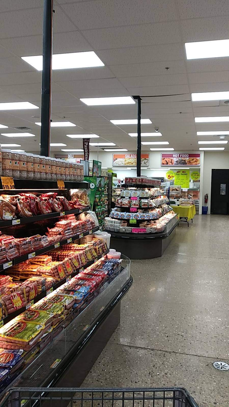 Food Market La Chiquita & Taqueria | restaurant | 219 Main St, Bensenville, IL 60106, USA | 6305953530 OR +1 630-595-3530