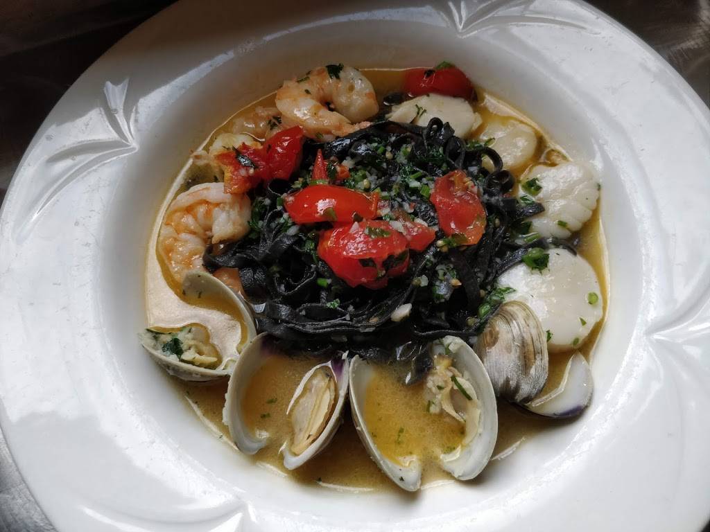 A La Lucia | restaurant | 315 Madison St, Alexandria, VA 22314, USA | 7038365123 OR +1 703-836-5123