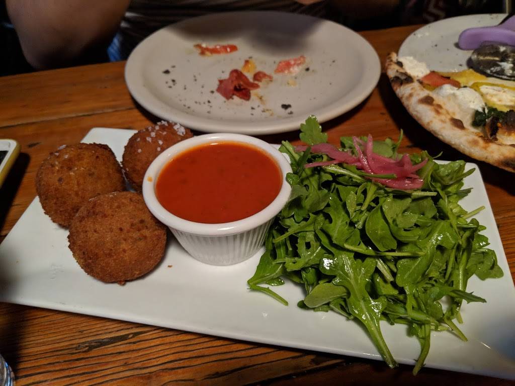 Nomad Pizza | restaurant | 611 S 7th St, Philadelphia, PA 19147, USA | 2152380900 OR +1 215-238-0900