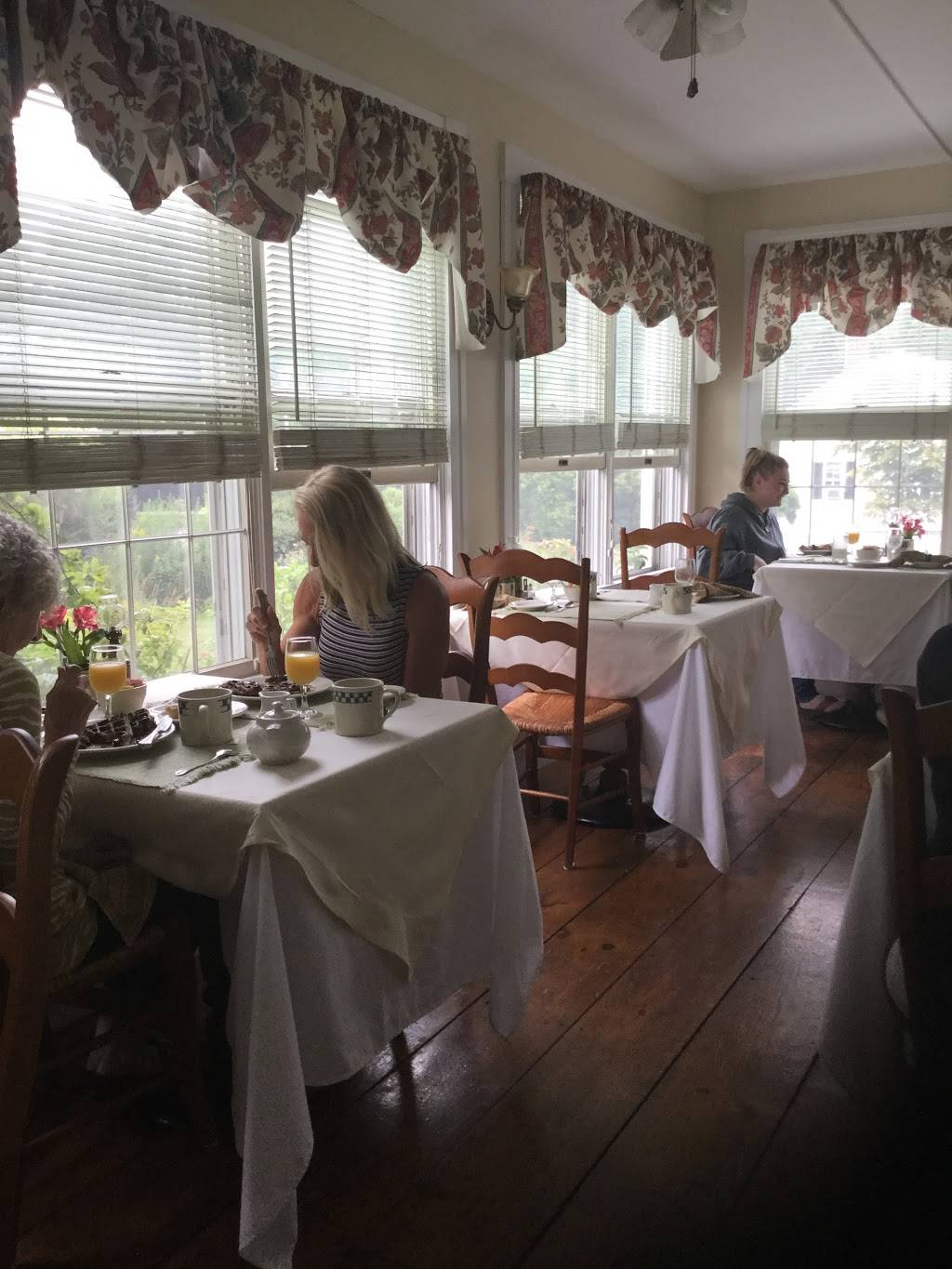 Youngtown Inn and Restaurant | restaurant | 581 Youngtown Rd, Lincolnville, ME 04849, USA | 2077634290 OR +1 207-763-4290