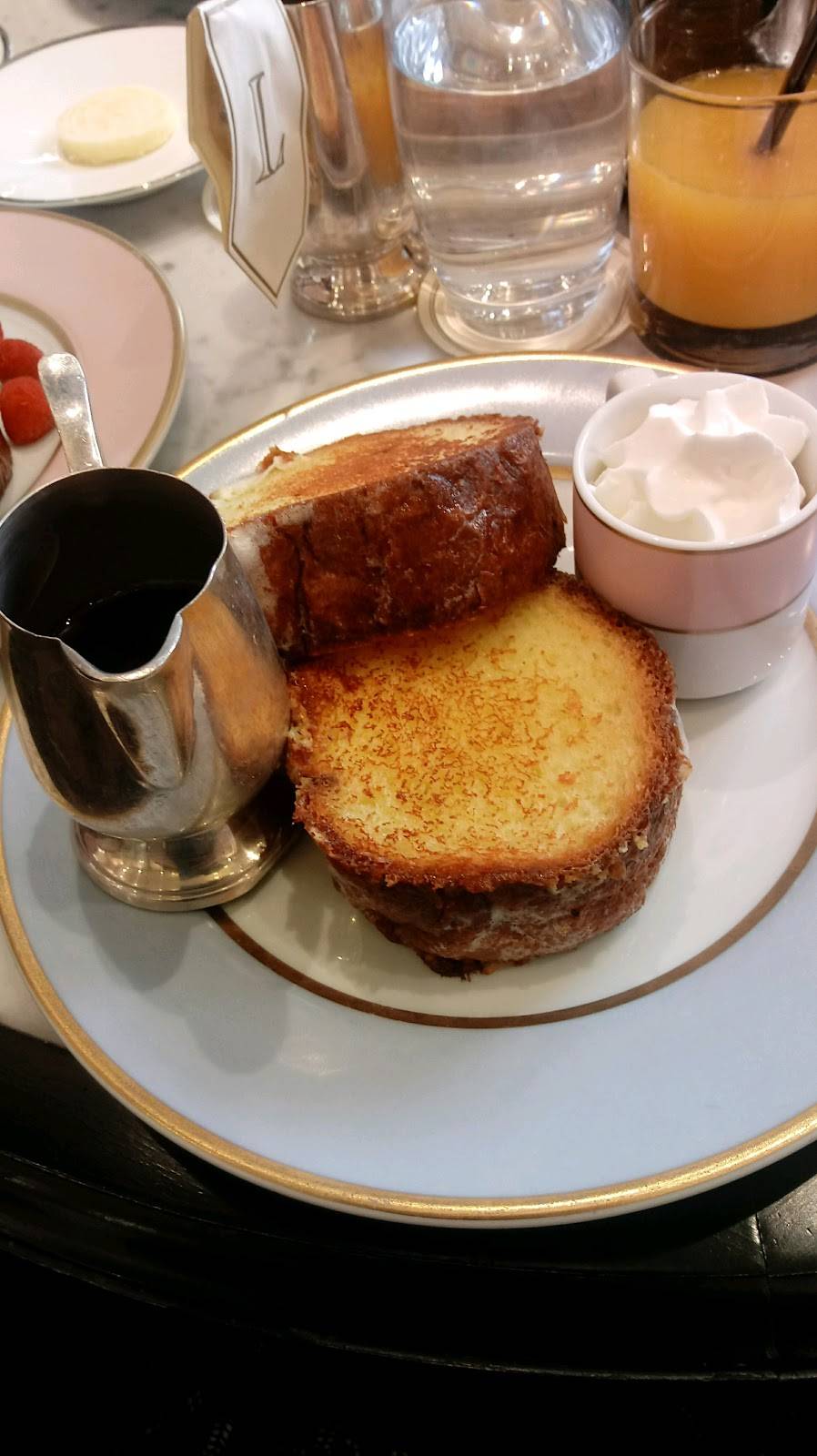 Ladurée The Grove | bakery | 189 The Grove Dr, Los Angeles, CA 90036, USA | 3234560282 OR +1 323-456-0282