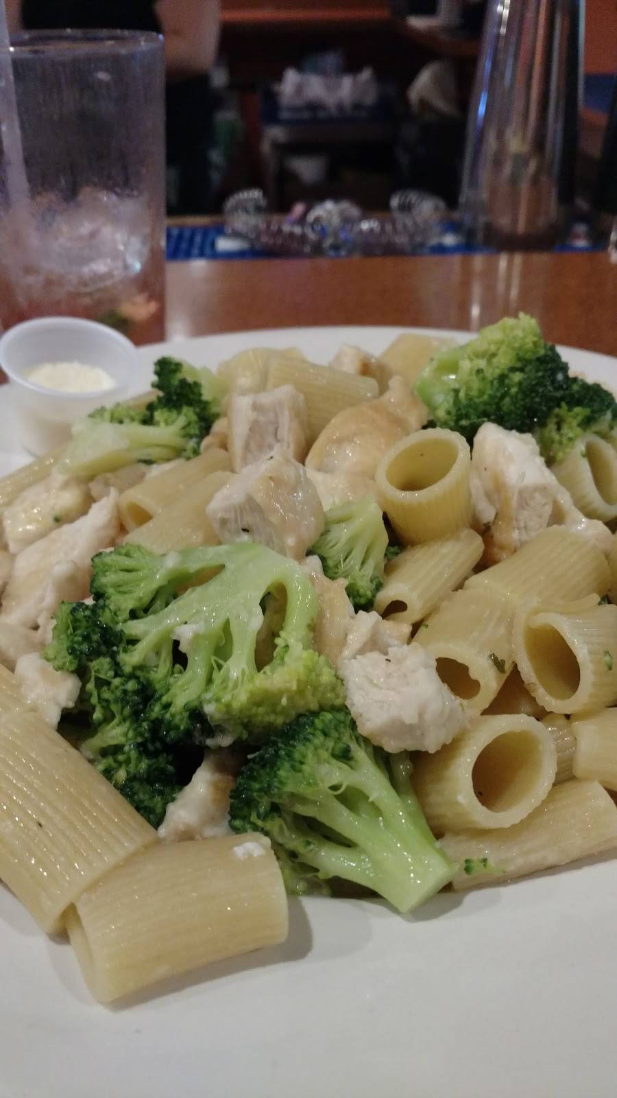 Chickie Flynns | restaurant | 94 Washington St, Foxborough, MA 02035, USA | 5082039471 OR +1 508-203-9471