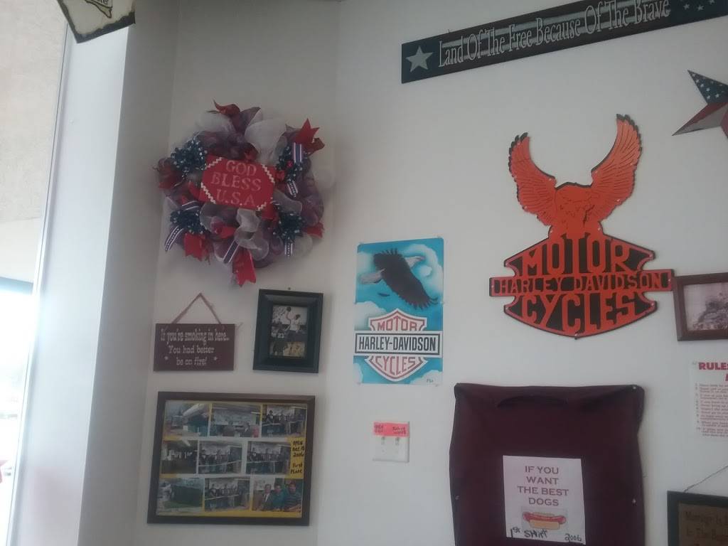 Wright Dawgs | restaurant | 1228 Country Club Rd, Fairmont, WV 26554, USA | 3043680834 OR +1 304-368-0834