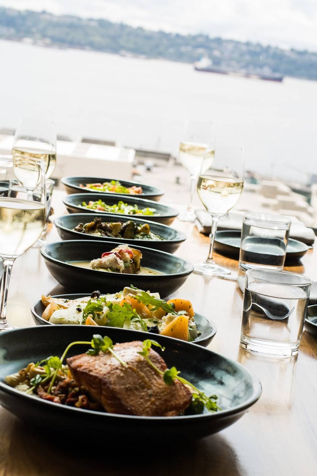 Aerlume Seattle | restaurant | 2003 Western Ave Suite C, Seattle, WA 98121, USA | 2065392200 OR +1 206-539-2200