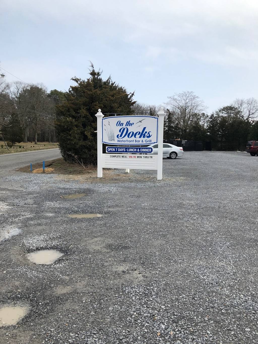 On The Docks | Waterfront Bar & Grill | restaurant | 177 Meeting House Creek Rd, Aquebogue, NY 11931, USA | 6318861160 OR +1 631-886-1160