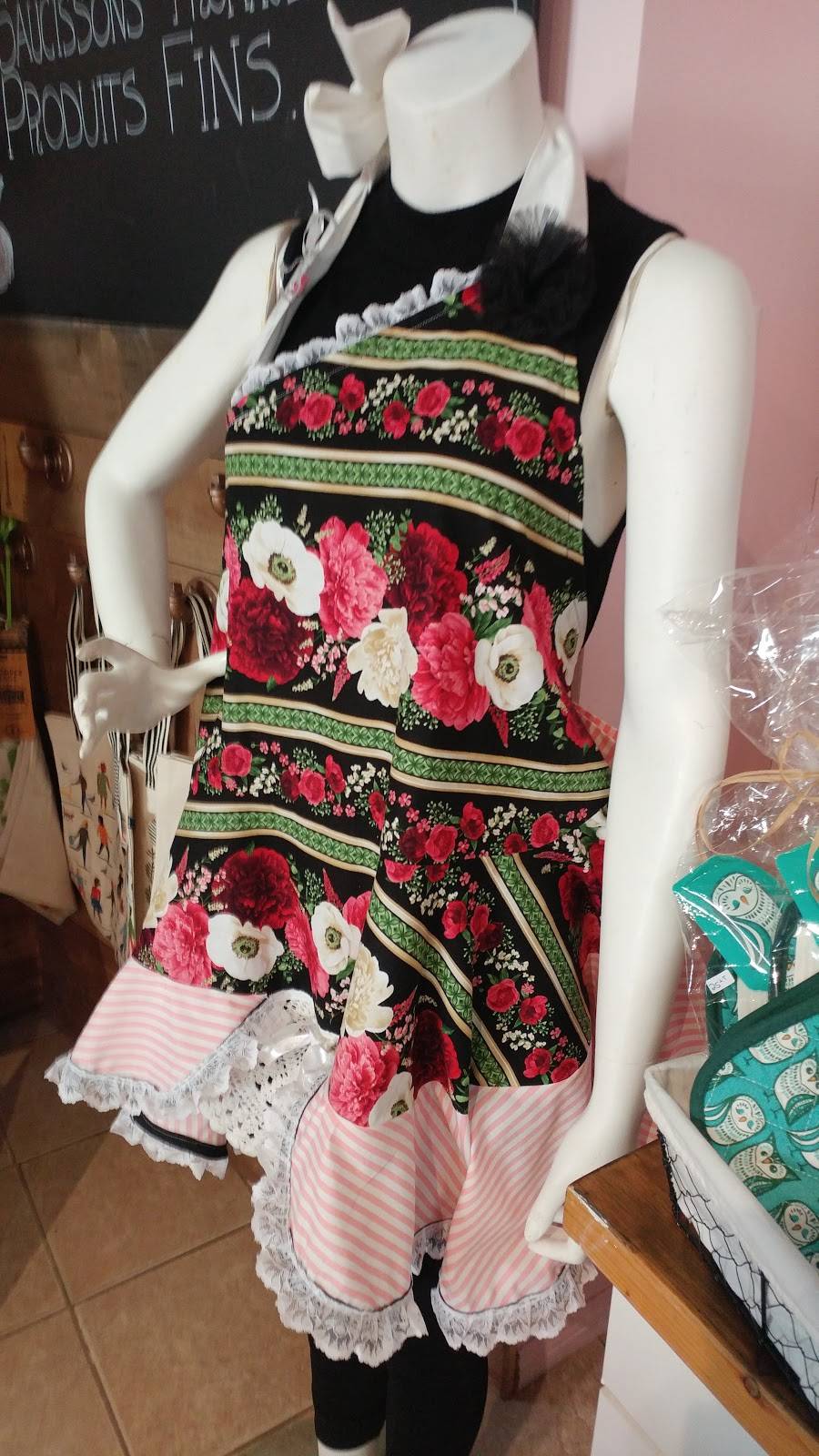 Le Rouge Tomate | restaurant | 7 Avenue de lÉglise, Saint-Sauveur, QC J0R 1R0, Canada | 4502273883 OR +1 450-227-3883