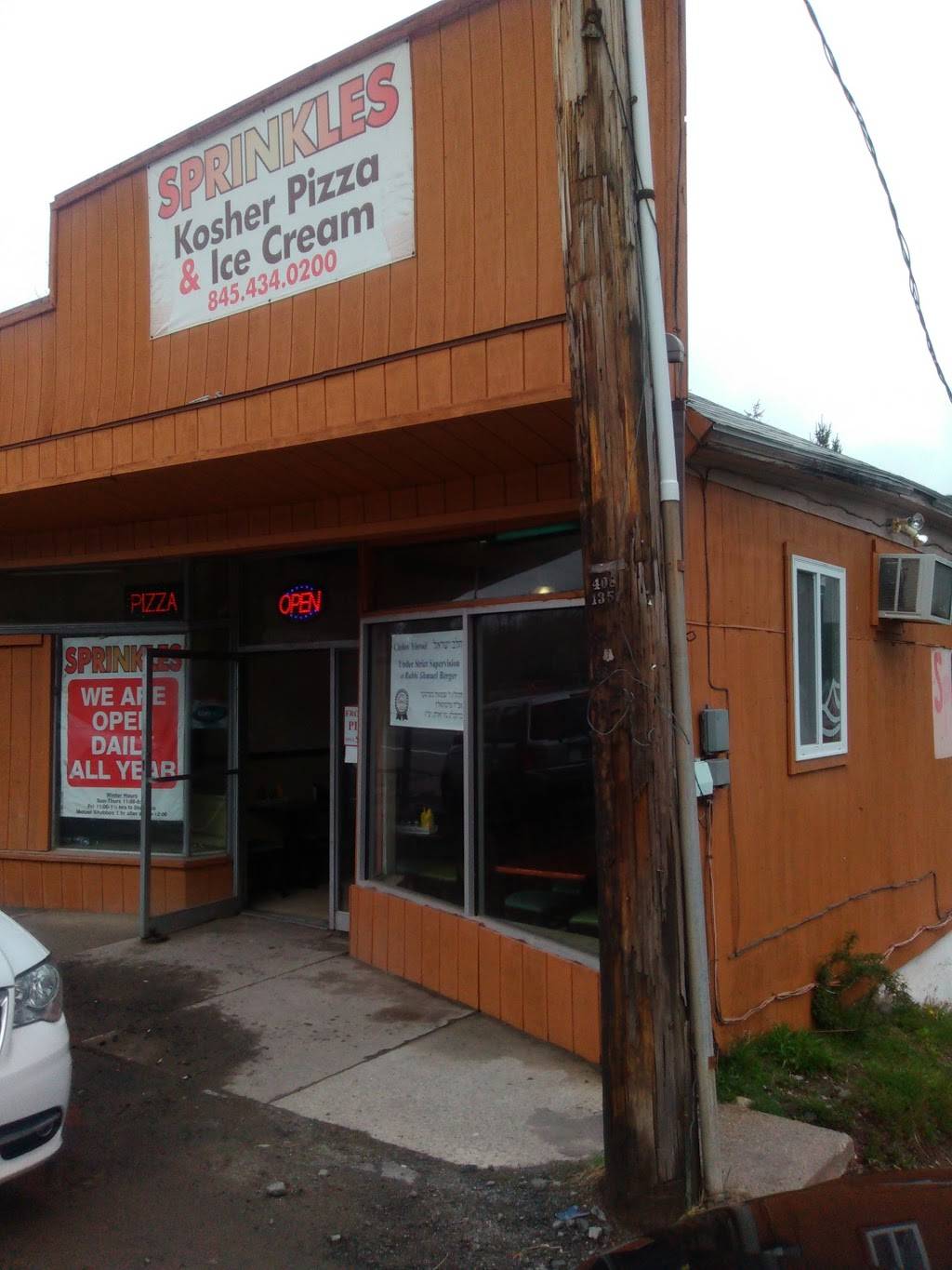 Sprinkles Kosher Pizza | restaurant | 5670 NY-42, Woodbourne, NY 12788, USA | 8454340200 OR +1 845-434-0200