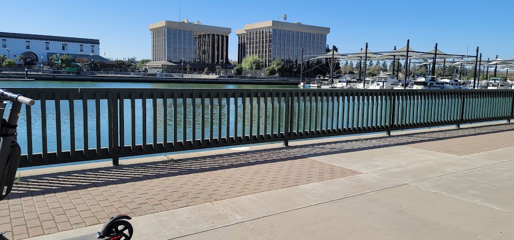 Waterfront Warehouse | restaurant | 445 W Weber Ave, Stockton, CA 95203, USA | 2094647243 OR +1 209-464-7243