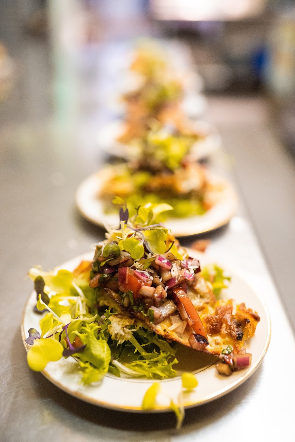 Arrowhead Yacht Club | restaurant | 396 Winnebago Dr, Greenwood, MO 64034, USA | 8165376944 OR +1 816-537-6944