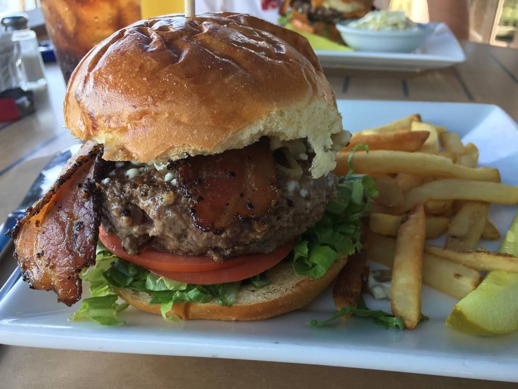 Bakers Water Street Bar & Grille | restaurant | 4 Robbins Pkwy, Toms River, NJ 08753, USA | 7322404800 OR +1 732-240-4800