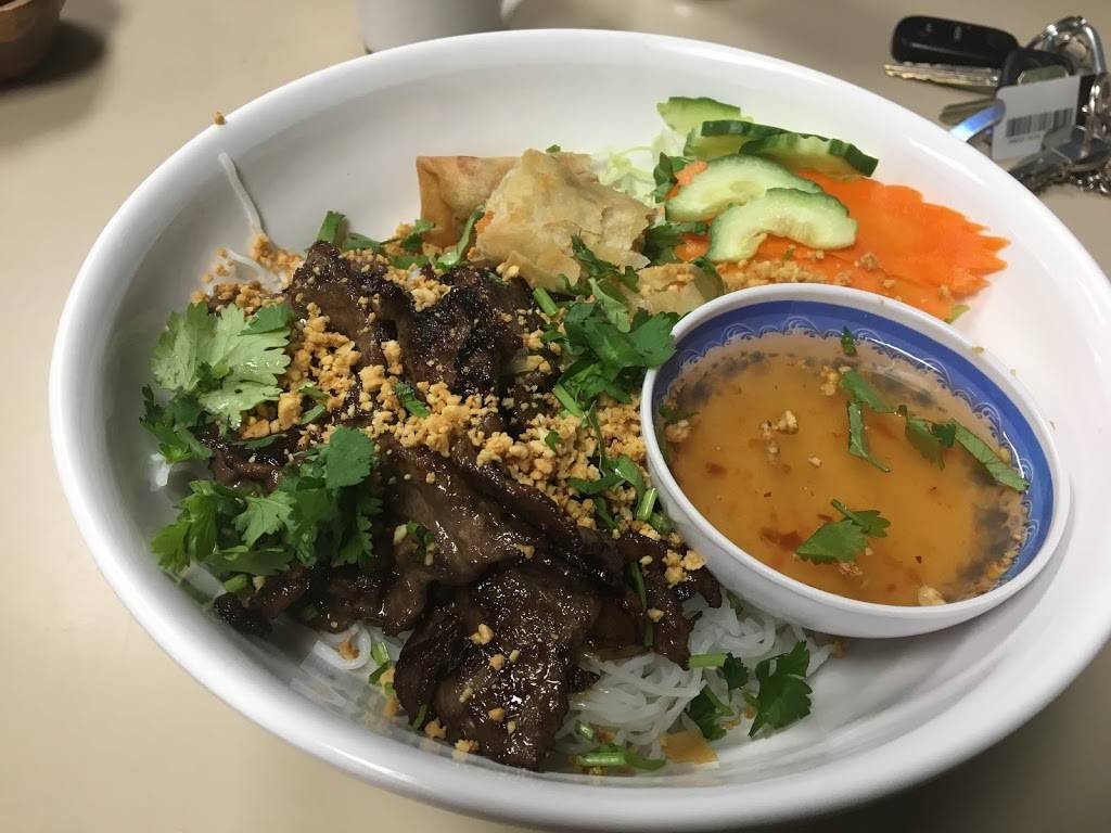 Binh Thanh Restaurant | restaurant | 930 Dundas St, Woodstock, ON N4S 1H3, Canada | 5195375292 OR +1 519-537-5292