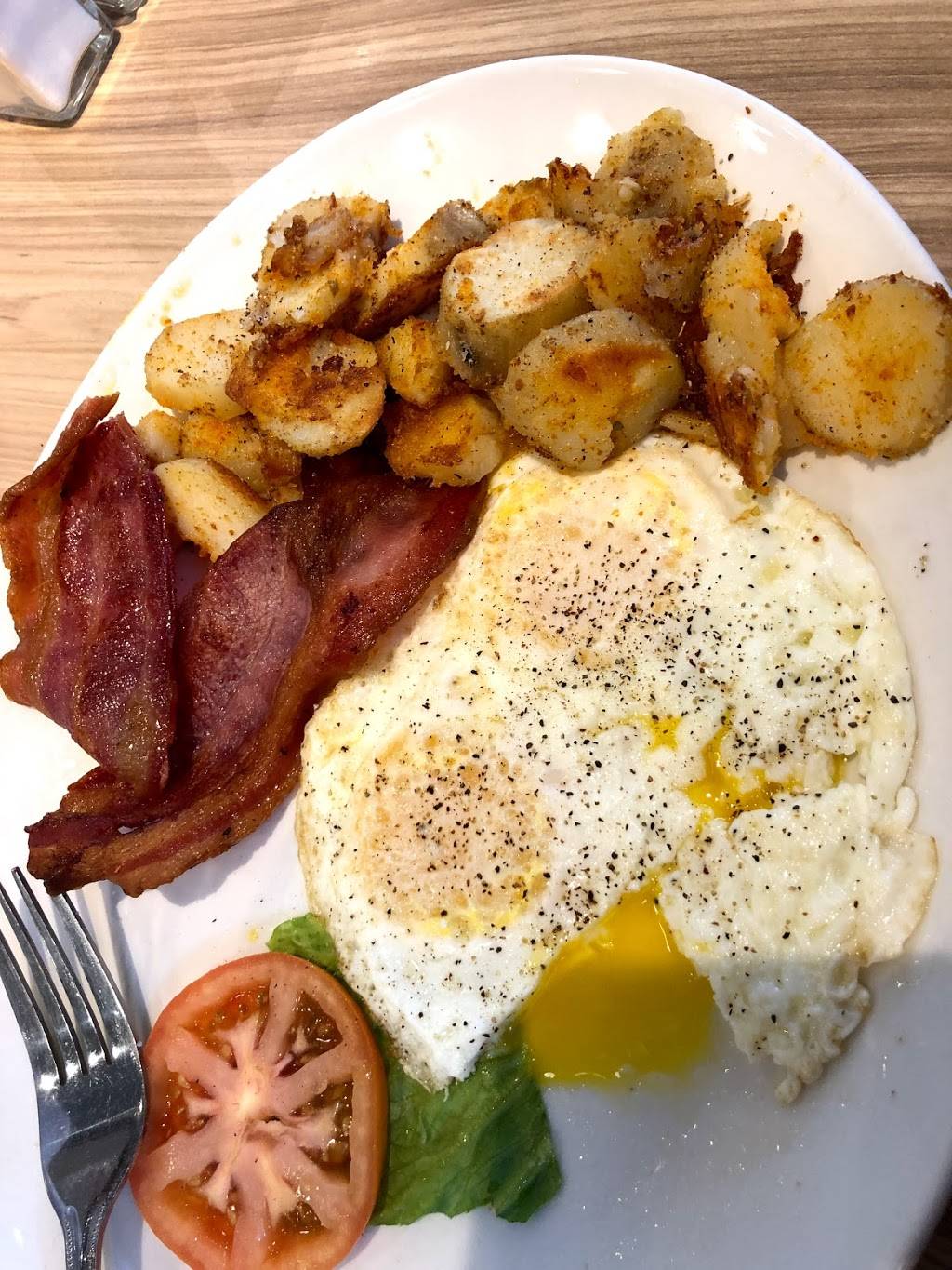 Bobbys Hideaway- Port Credit | restaurant | 398 Lakeshore Rd E, Mississauga, ON L5G 1H5, Canada | 9052783688 OR +1 905-278-3688