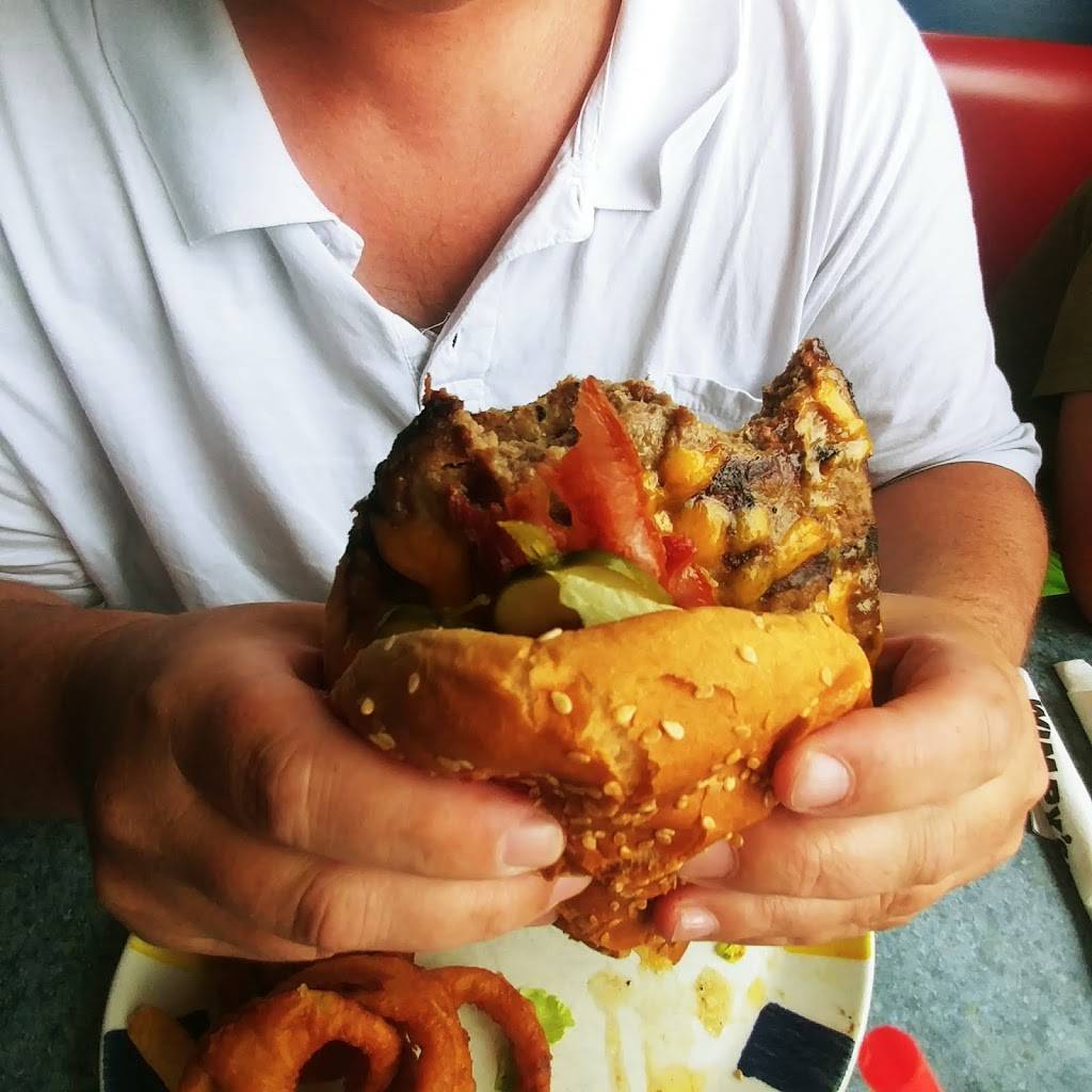 Wimpys Diner | restaurant | 1001 Division St, Cobourg, ON K9A 5J5, Canada | 9053734033 OR +1 905-373-4033