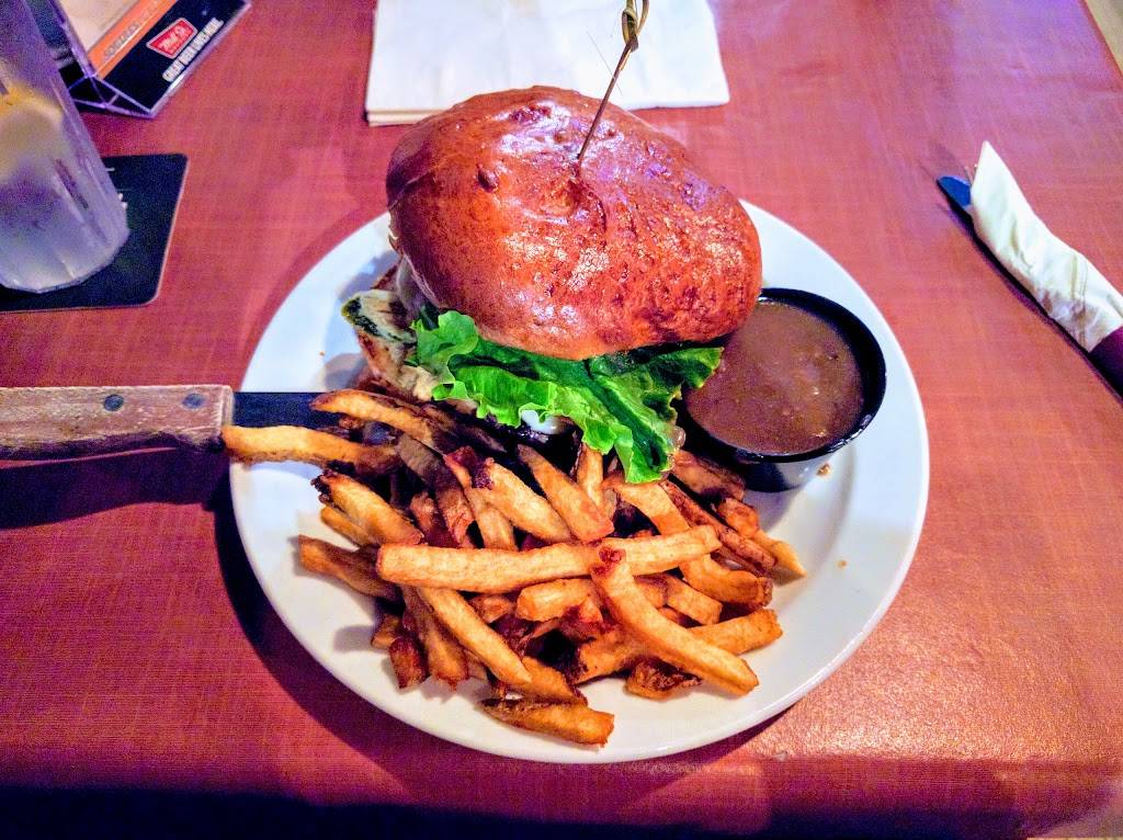 Squires | restaurant | 3537 Fairview St, Burlington, ON L7N 2R4, Canada | 9053336627 OR +1 905-333-6627