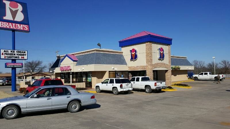 Braums Ice Cream & Burger Restaurant | restaurant | 825 S 1st St, Madill, OK 73446, USA | 5807953777 OR +1 580-795-3777