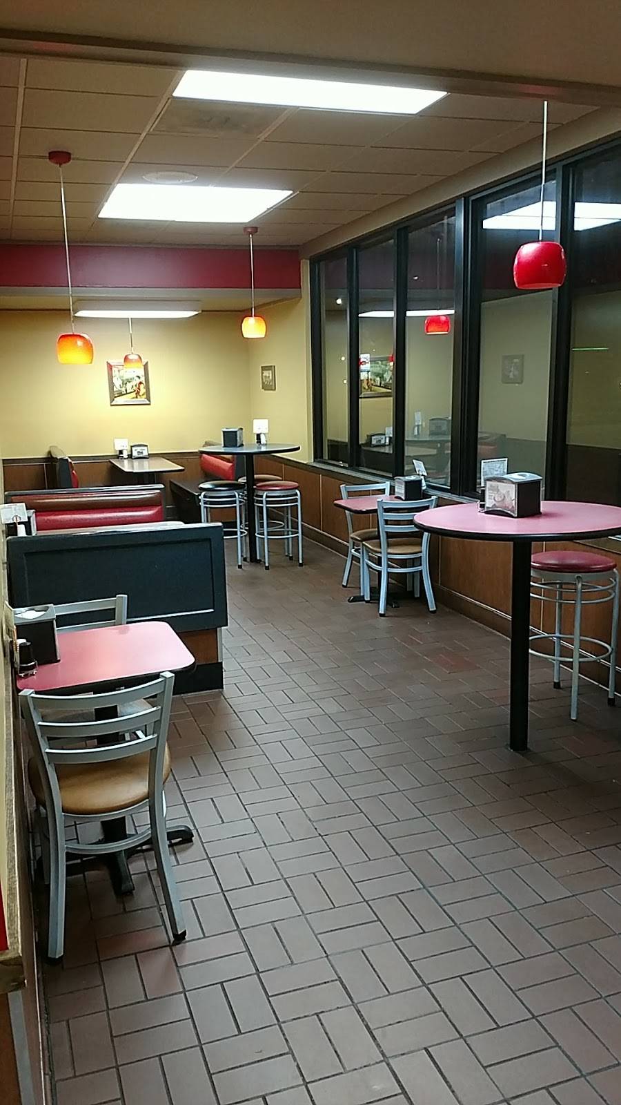 Hardees | restaurant | 202 W New Circle Rd, Lexington, KY 40505, USA | 8592932424 OR +1 859-293-2424