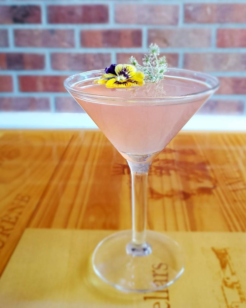 Dobbs Ferry Bar | restaurant | 406 Hayes St, San Francisco, CA 94102, USA | 4158576791 OR +1 415-857-6791