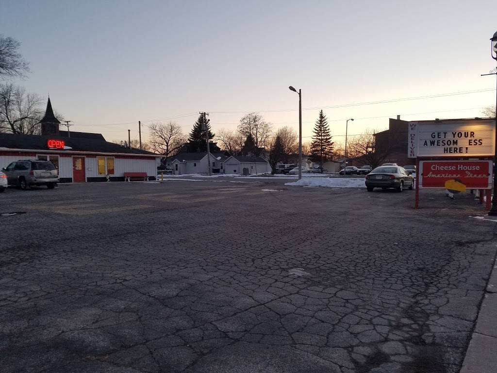 Cheese House American Diner | restaurant | 230 W Main St, Omro, WI 54963, USA | 9206856570 OR +1 920-685-6570