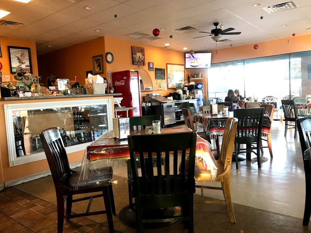 La Fonda Bar & Grill | restaurant | 1950 S 4th St #1, El Centro, CA 92243, USA | 7603536450 OR +1 760-353-6450