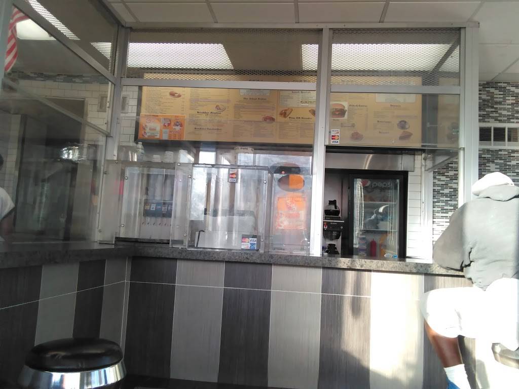 Browns Southern Kitchen | restaurant | 14253 Greenfield Rd, Detroit, MI 48227, USA | 3137848336 OR +1 313-784-8336