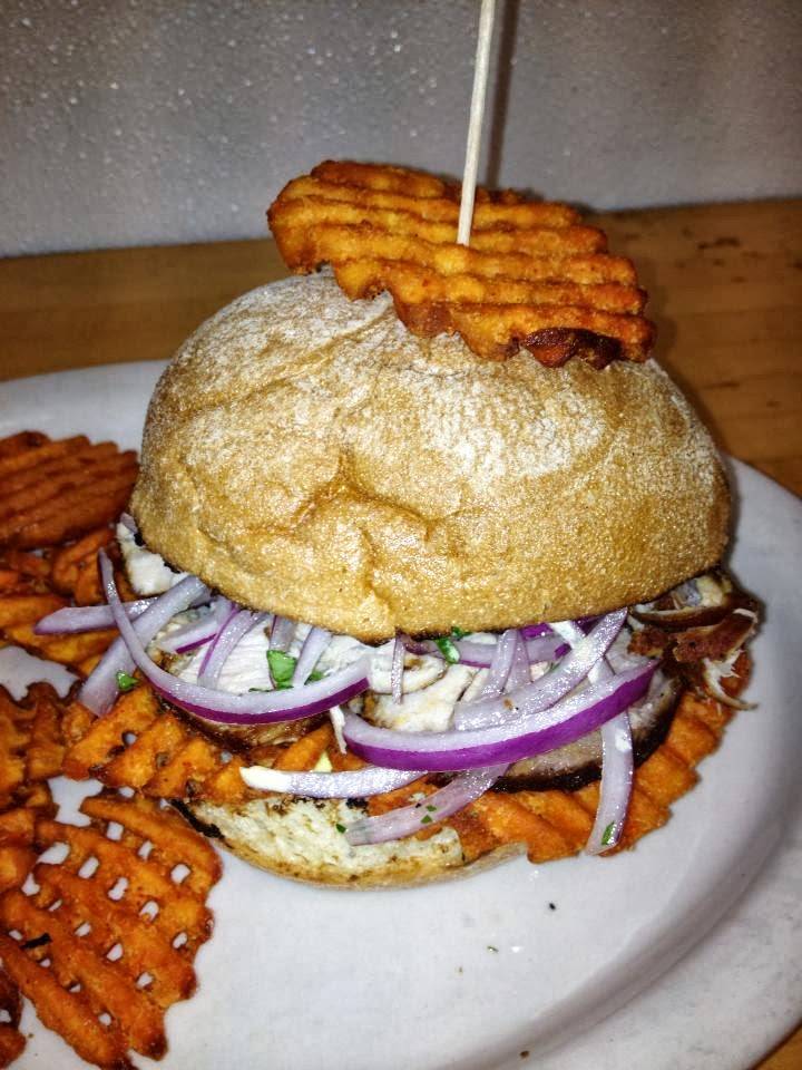 Miracle Mile Cafe | restaurant | 2130 4th St, San Rafael, CA 94901, USA | 4154547700 OR +1 415-454-7700