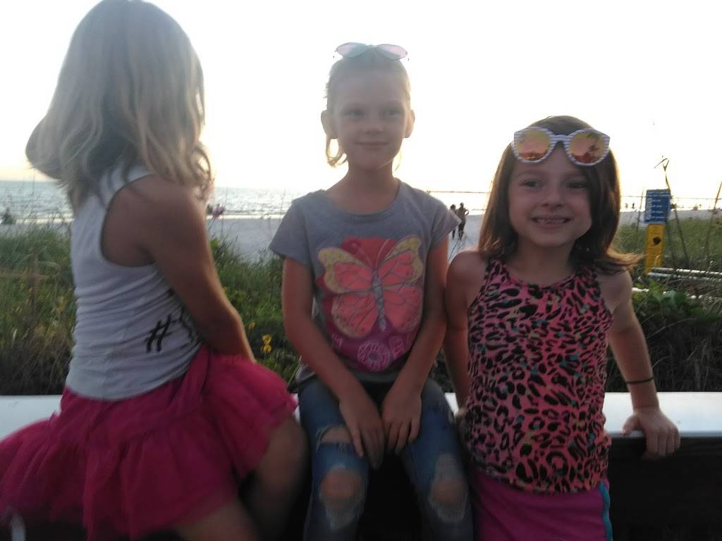 Dairy Queen Grill & Chill | restaurant | 1000 Estero Blvd, Fort Myers Beach, FL 33931, USA | 2394632300 OR +1 239-463-2300