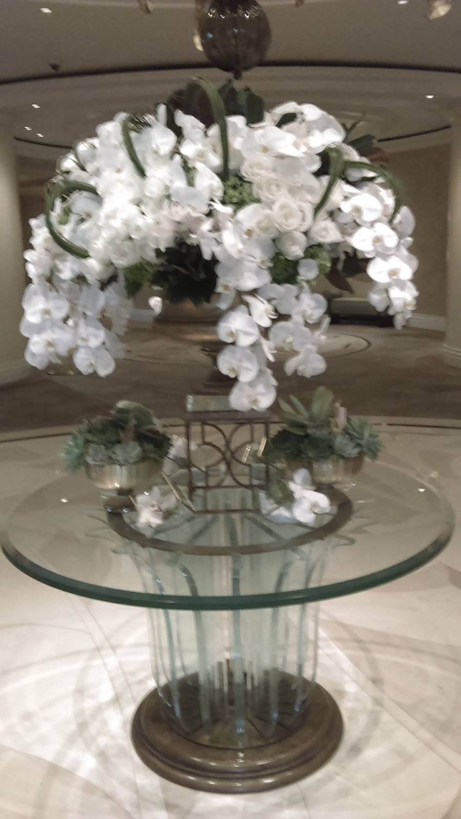 Polo Lounge | restaurant | 9641 Sunset Blvd, Beverly Hills, CA 90210, USA | 3108872777 OR +1 310-887-2777