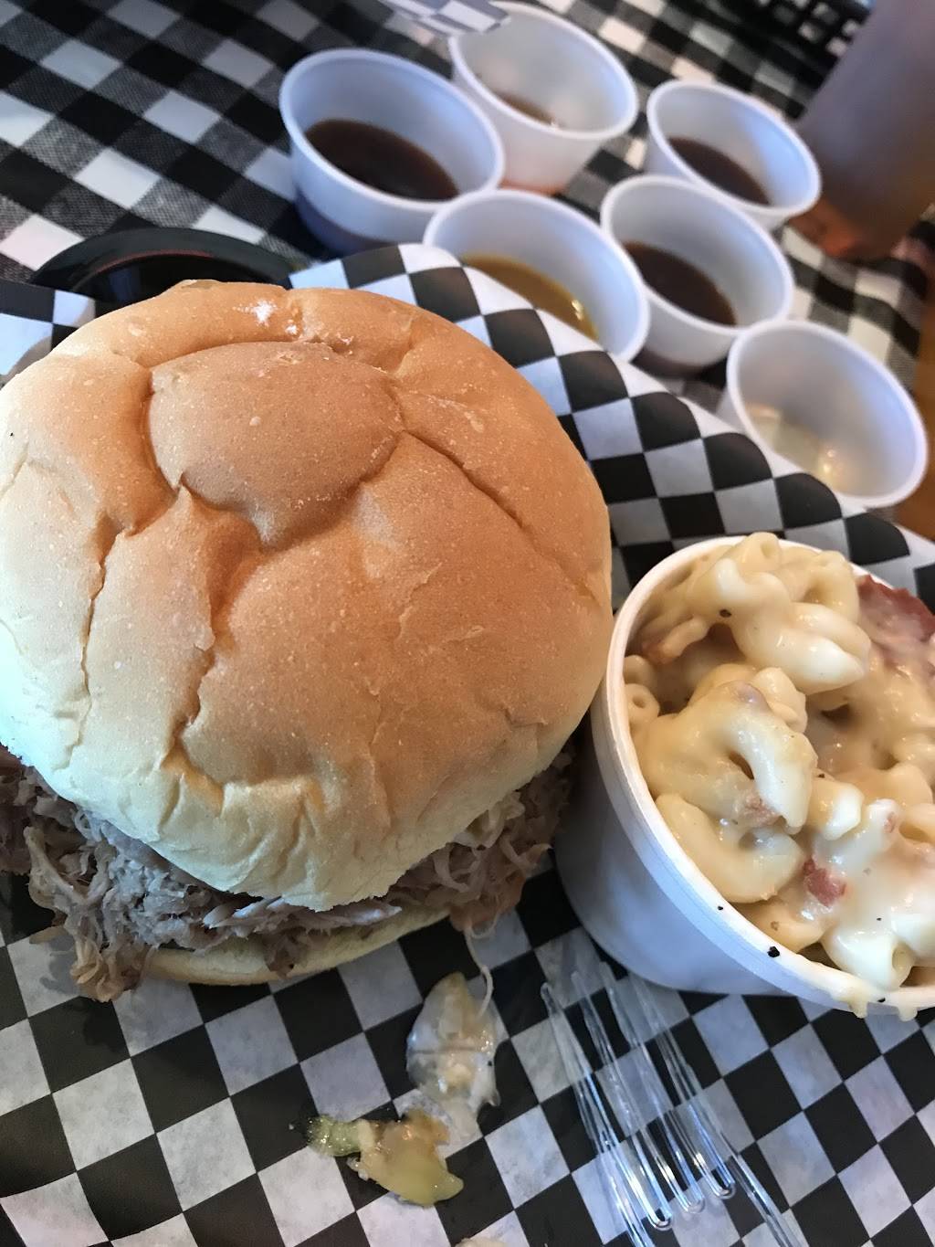 Bullies BBQ | restaurant | 3 Regency Pkwy, Hilton Head Island, SC 29928, USA | 8436867427 OR +1 843-686-7427