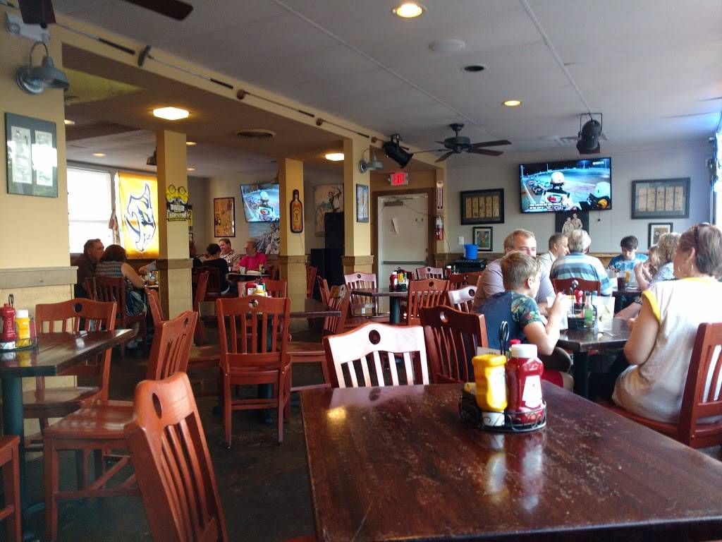 Murffs Craft Brew & Burgers | restaurant | 5015 Harpeth Dr, Brentwood, TN 37027, USA | 6159286156 OR +1 615-928-6156