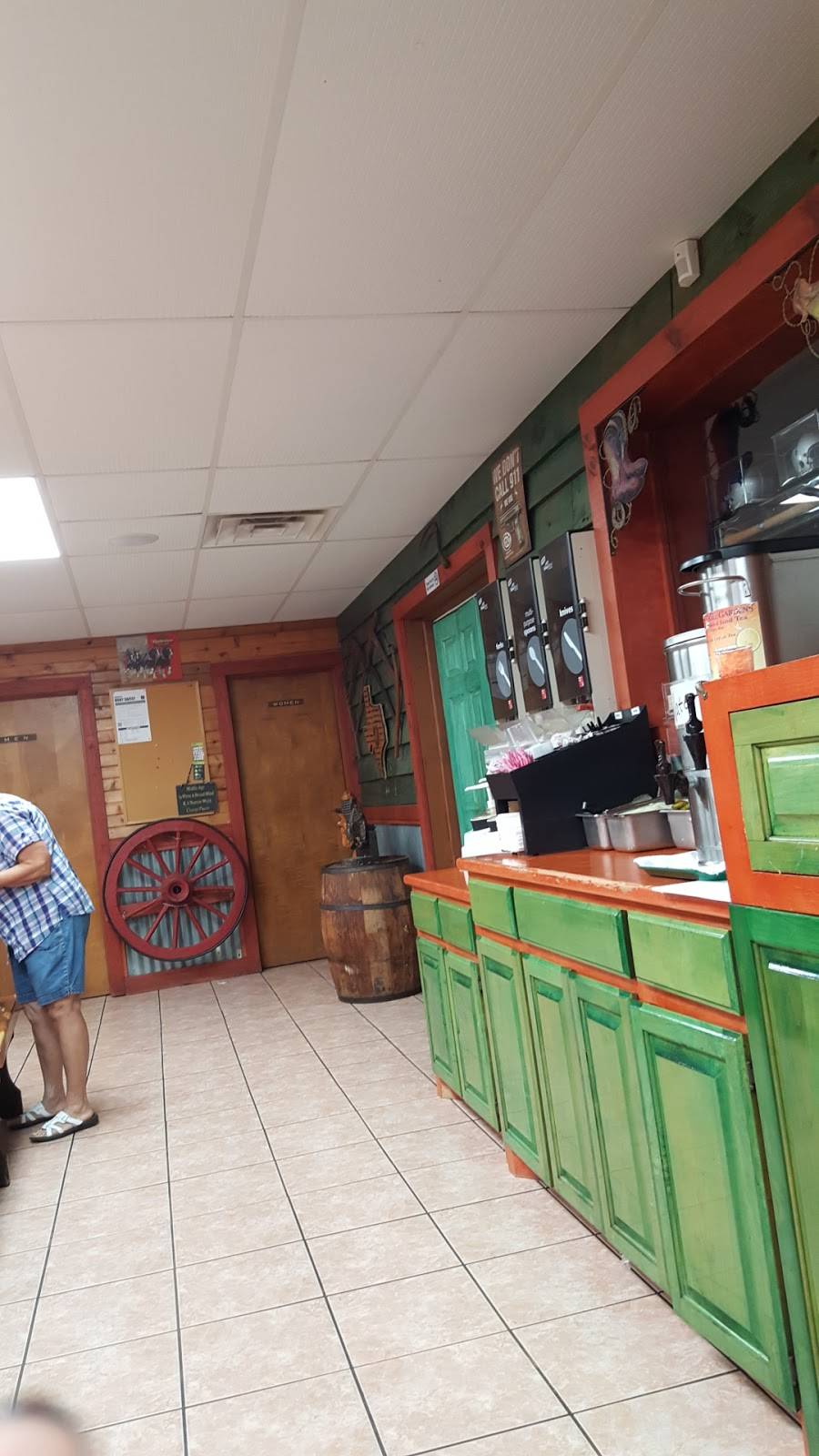 DJs Bar-B-Que | restaurant | 906 W Plantation Dr, Clute, TX 77531, USA | 9792656331 OR +1 979-265-6331