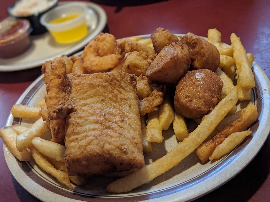 Lobster Boat Restaurant | restaurant | 453 Daniel Webster Hwy, Merrimack, NH 03054, USA | 6034245221 OR +1 603-424-5221