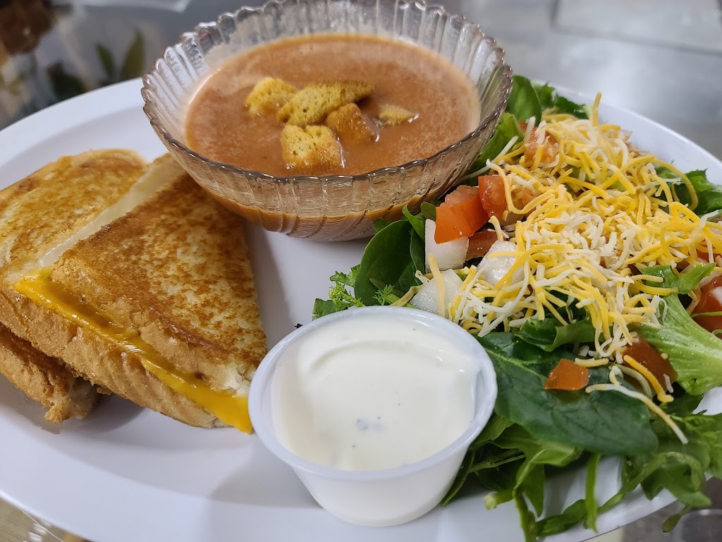 Mimis Diner | restaurant | 239 N Main St, Freeman, SD 57029, USA | 6059254454 OR +1 605-925-4454