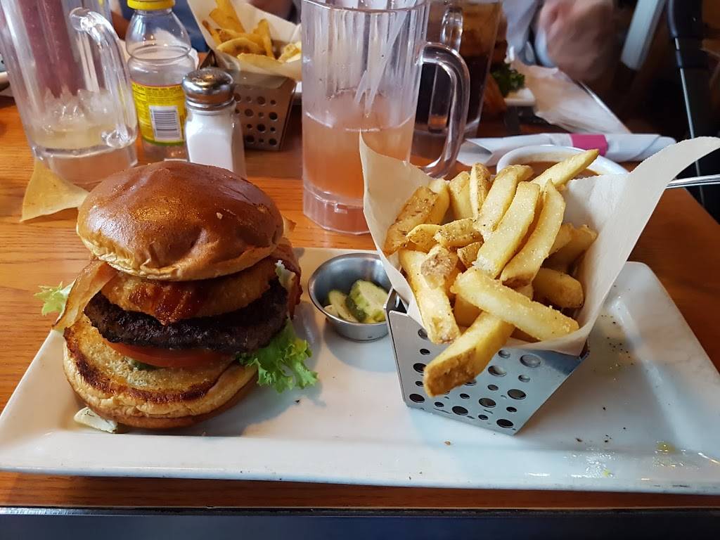 Chilis Grill & Bar | restaurant | 3494 Sports Arena Blvd, San Diego, CA 92110, USA | 6192231107 OR +1 619-223-1107