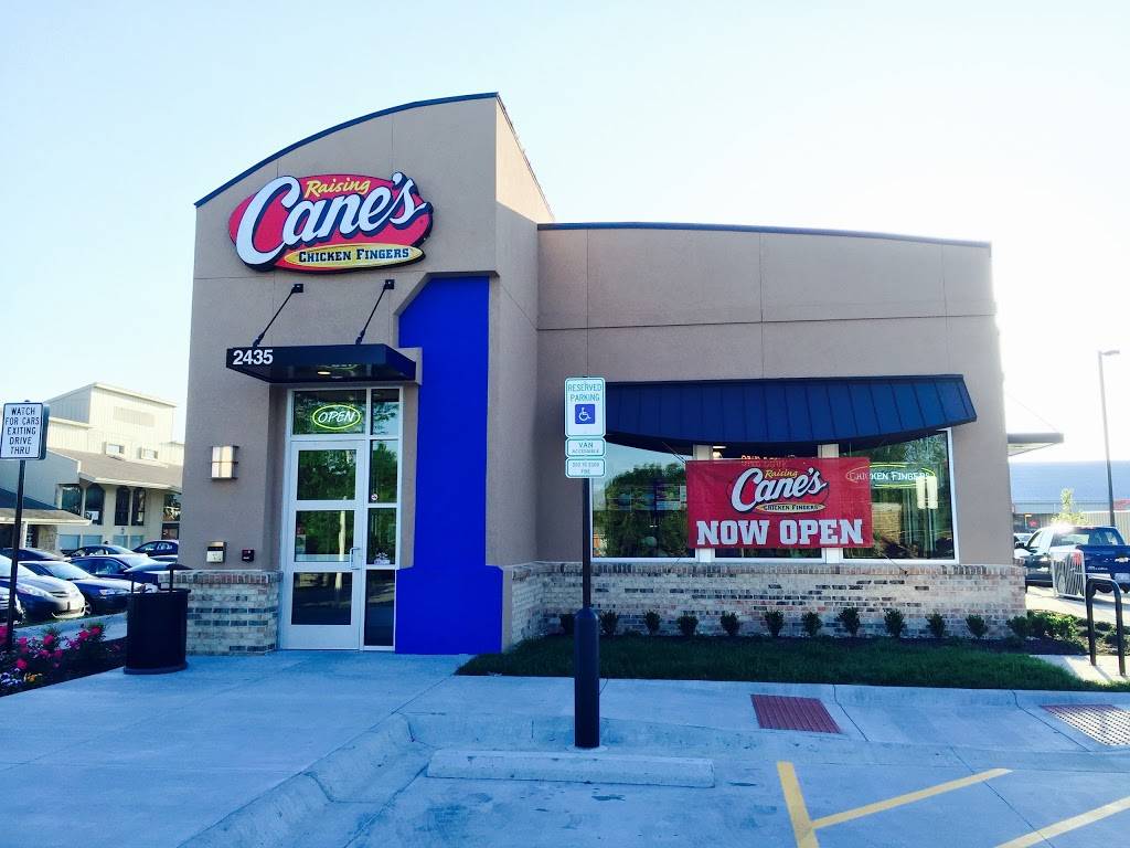 Raising Canes Chicken Fingers | meal takeaway | 2435 Iowa St, Lawrence, KS 66046, USA | 7858409800 OR +1 785-840-9800