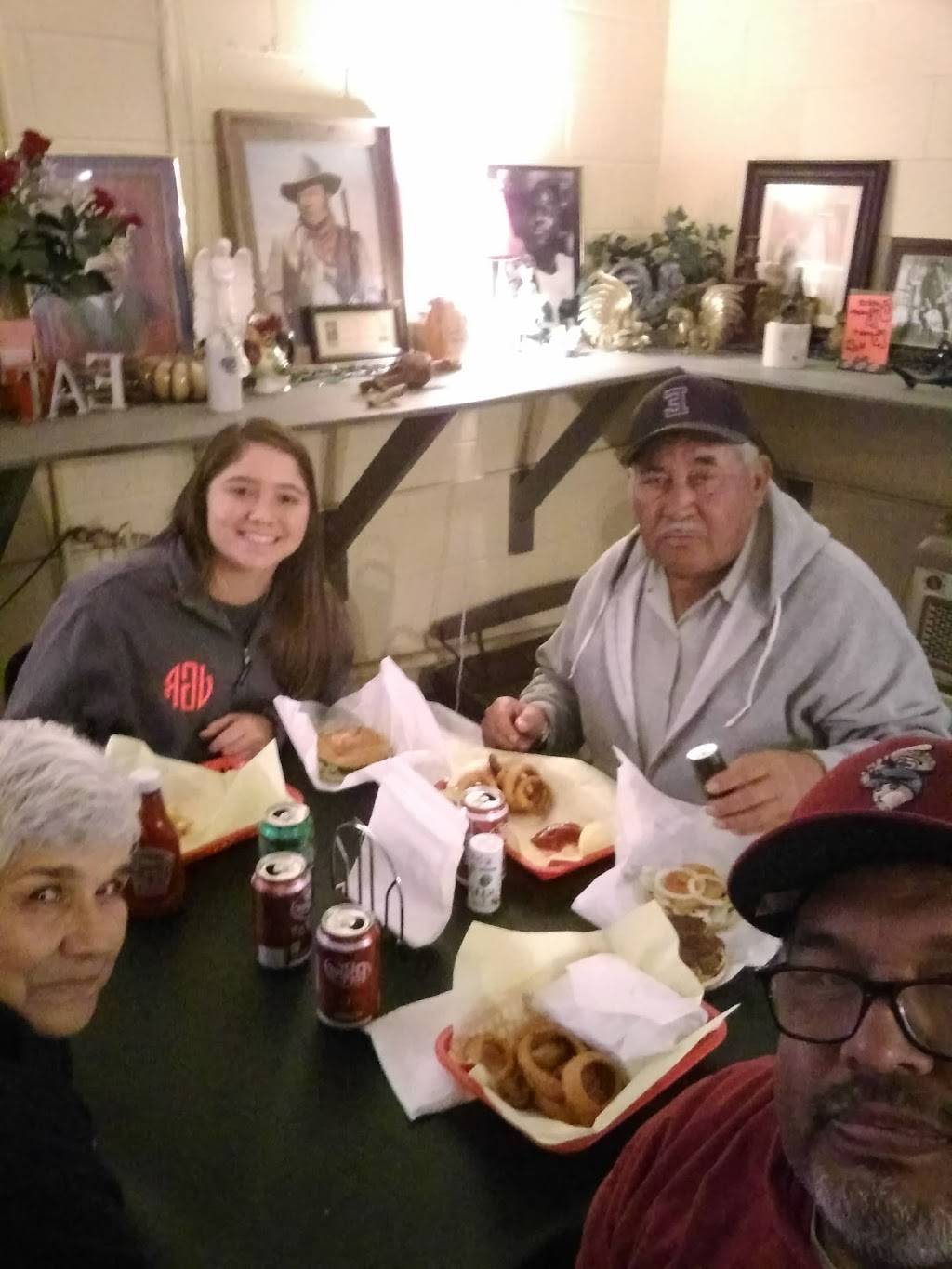 Superior Burger Bar | restaurant | 101 Central Ave, Elgin, TX 78621, USA | 5122854348 OR +1 512-285-4348