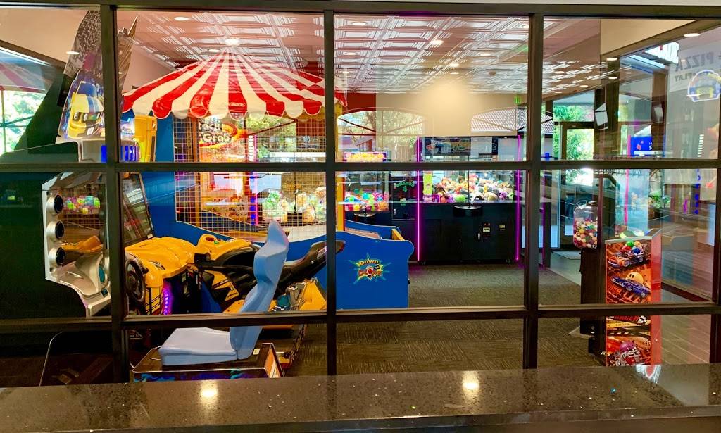 Round Table Pizza Clubhouse | restaurant | 2540 San Ramon Valley Blvd, San Ramon, CA 94583, USA | 9258551000 OR +1 925-855-1000