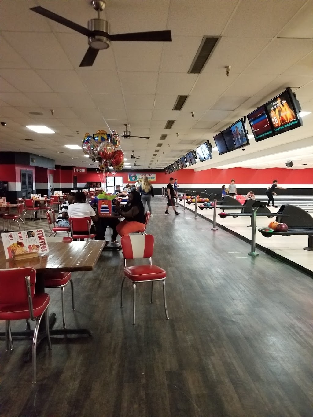 AMF Deltona Lanes | restaurant | 2716 Enterprise Rd, Orange City, FL 32763, USA | 3867758123 OR +1 386-775-8123