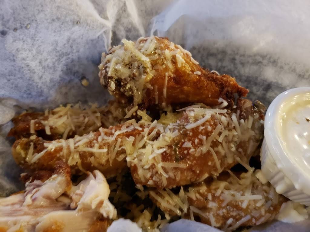 Cockeyed Crow Bar & Grill | restaurant | 630 Washington Ave, North Haven, CT 06473, USA | 2036919667 OR +1 203-691-9667