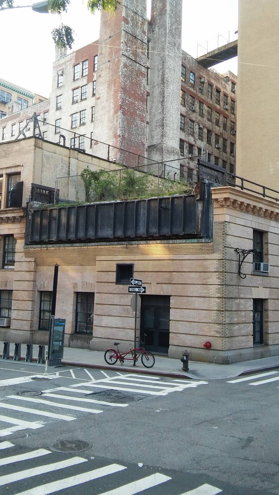 Automatic Slims | restaurant | 733 Washington St, New York, NY 10014, USA | 2126458660 OR +1 212-645-8660