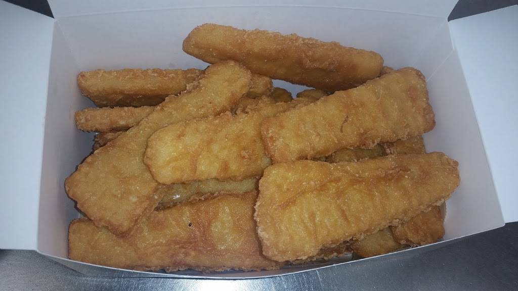 Golden Chicken | meal takeaway | 3032 South 13th Street, Milwaukee, WI 53215, USA | 4143837010 OR +1 414-383-7010