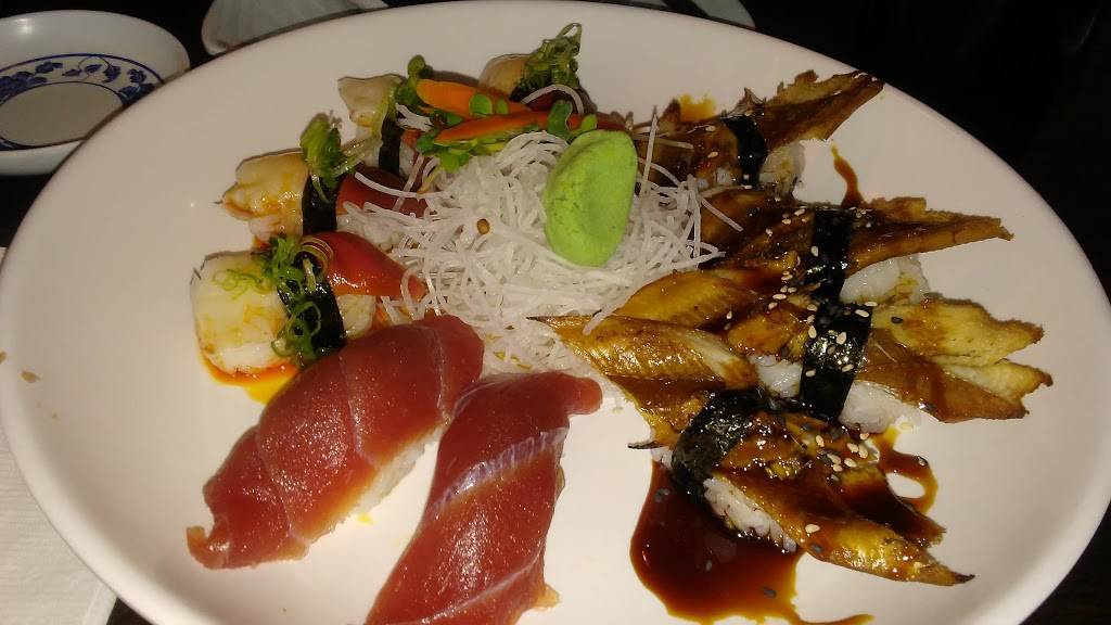 Red Salmon Japanese Restaurant | restaurant | 2010 W Ave J8 #113, Lancaster, CA 93536, USA | 6619456565 OR +1 661-945-6565